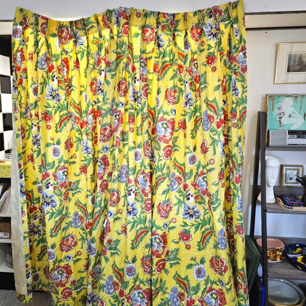 Cheery Romantic Vintage Floral Drapes